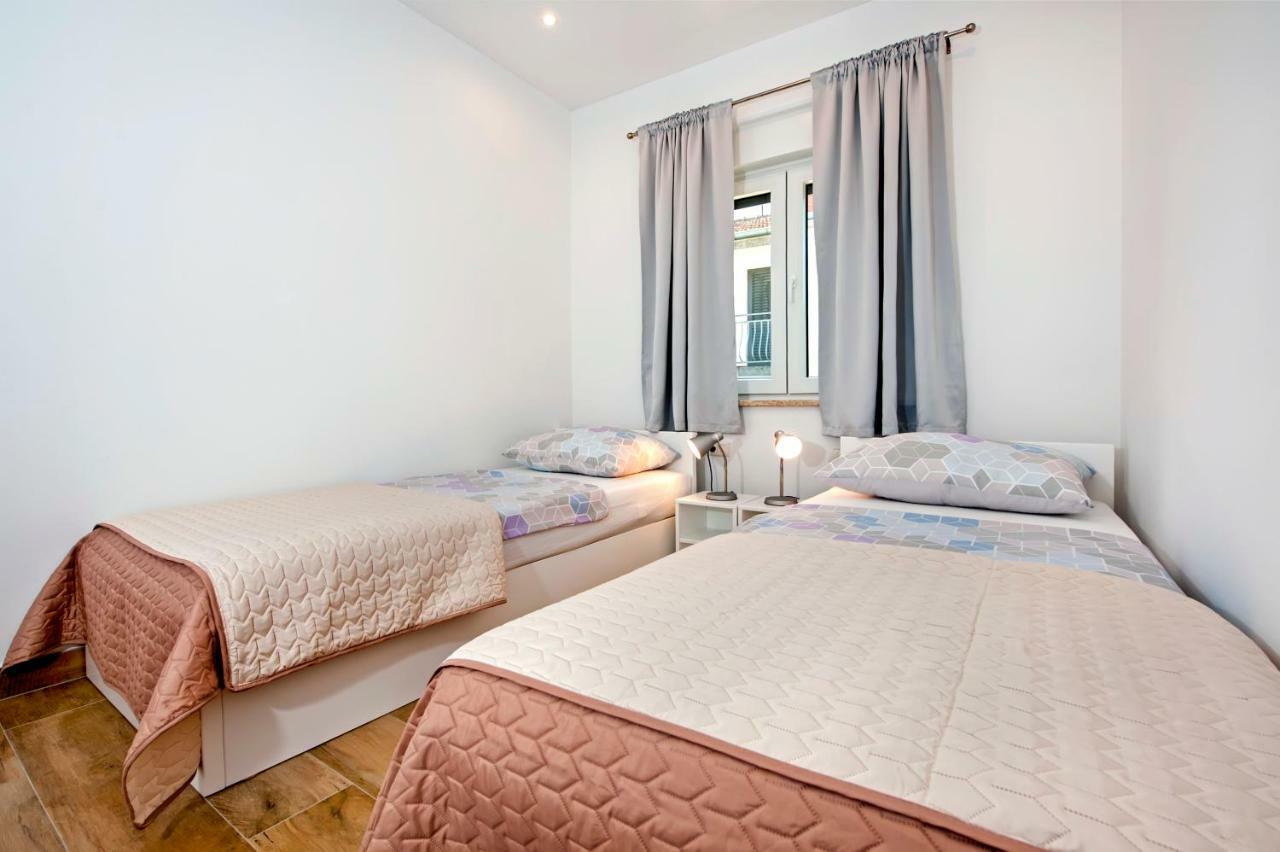 Apartmani Brajkovic Ровин Екстериор снимка